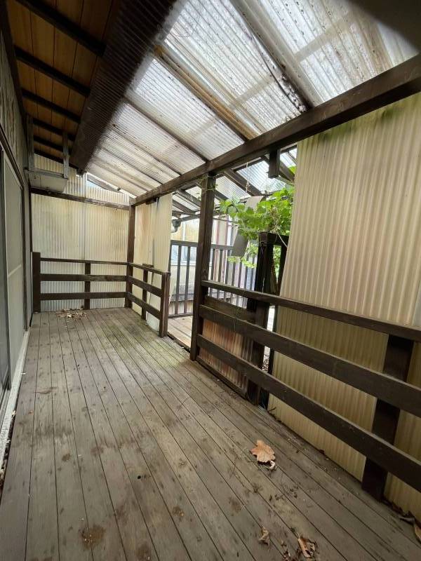 屋根付きの所とお日様が当たる所と使い方は自由♪