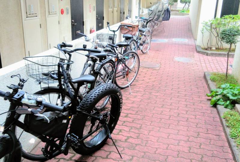 余裕ある敷地内共有エリア、駐輪場