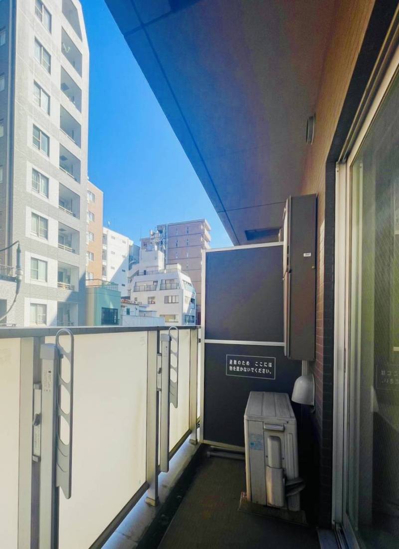朝日が差し込む東側バルコニーで気持ちよく朝を迎えられる！