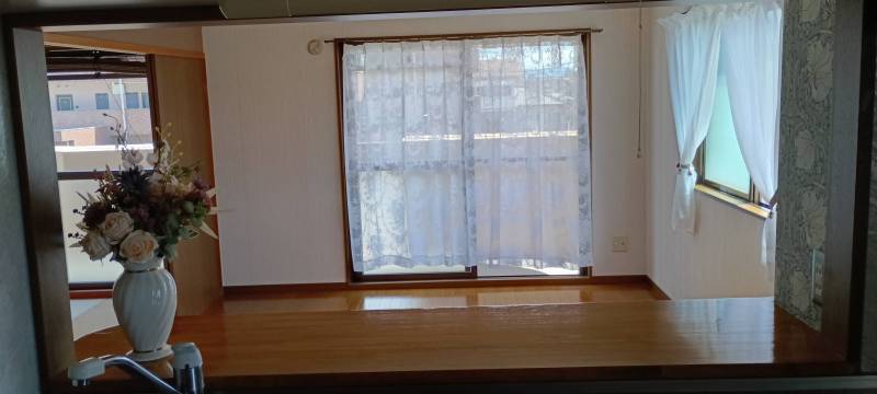 キッチンからのリビング