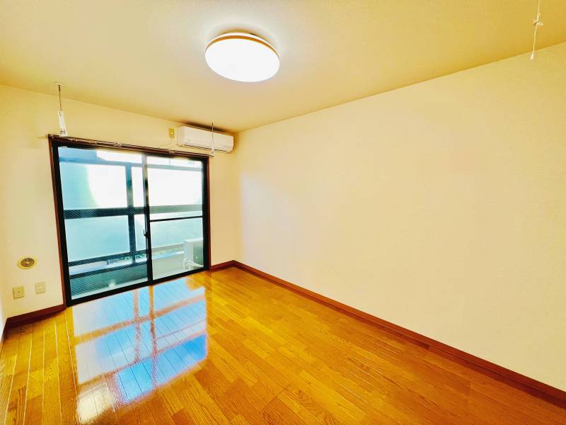 広い洋室　室内物干機導入