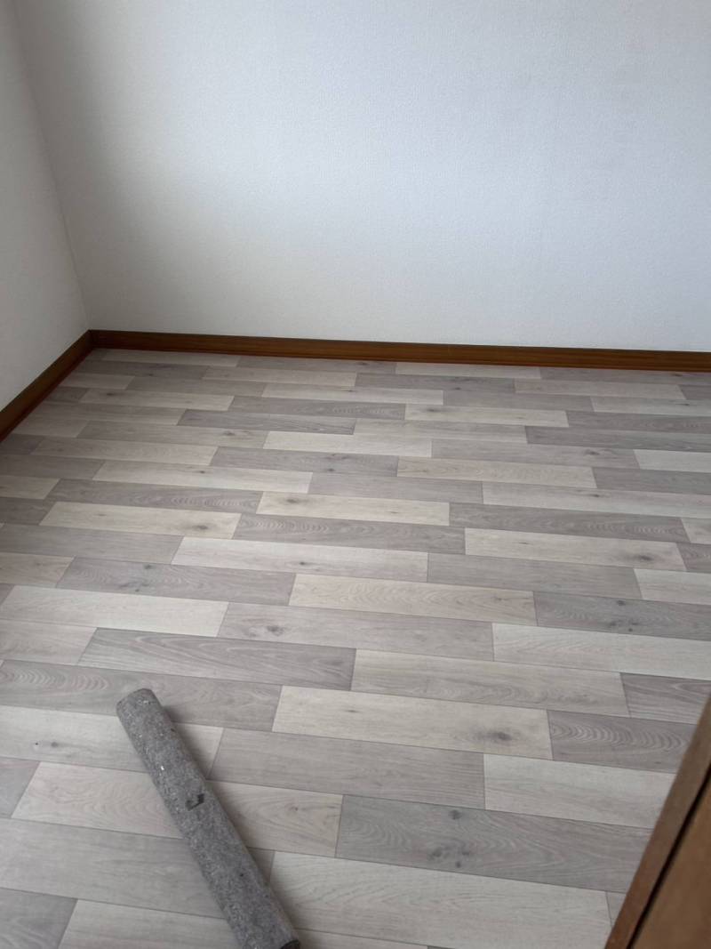 洋室のフローリングは新しくしています。