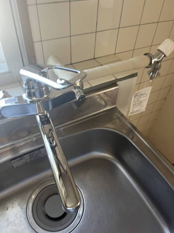 水栓は混合水栓に交換しています。