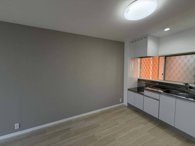 アクセントクロスがすてきなお部屋ですね♪