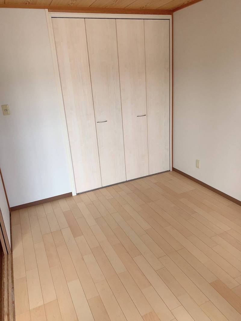 フローリング、クロス、クローゼット全て新設です☆