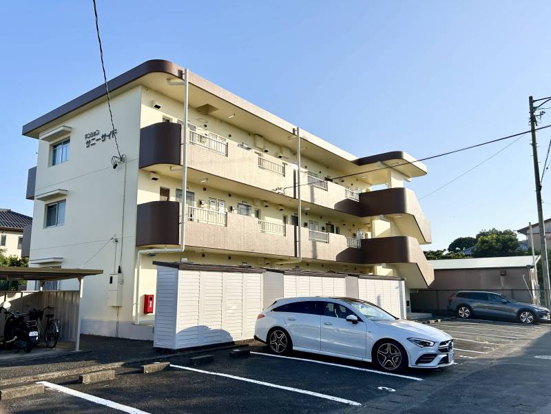 鉄筋コンクリート造、外壁塗装も終わって美しい物件です♪
