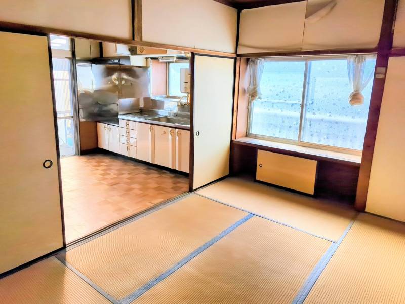 ２階洋室　現在キッチンは使用不可