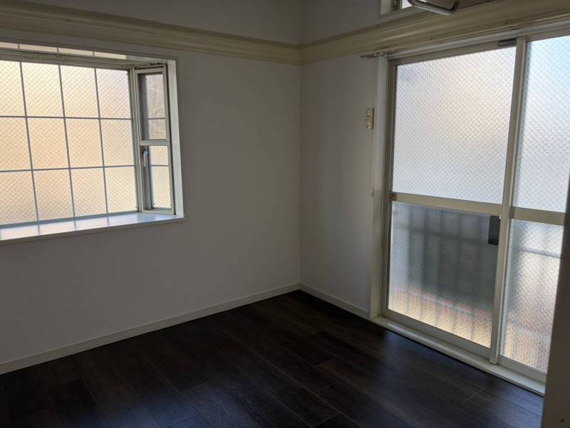 南側と東側に窓がありとても明るいです。