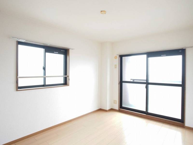 寝室、書斎、自由に使えるあなたのもう一部屋にいかがですか！