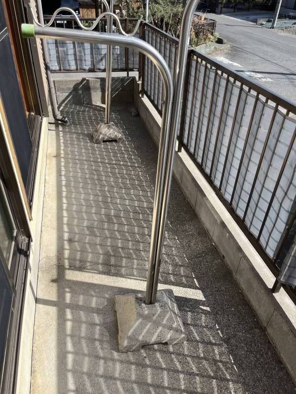 ベランダ〜物干し竿あり〜