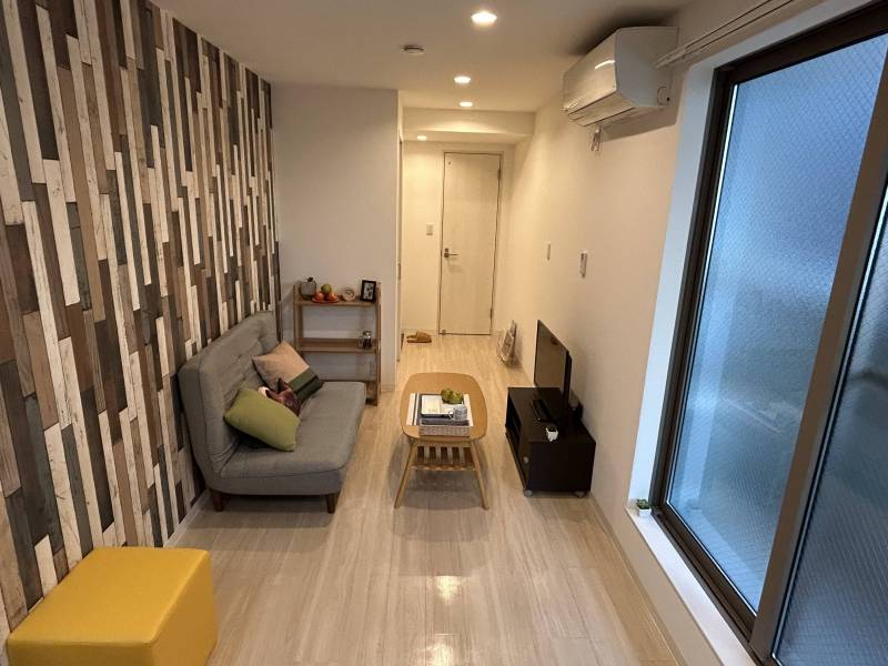 リビング。ベットやテーブルで、自分だけの素敵な空間を演出！