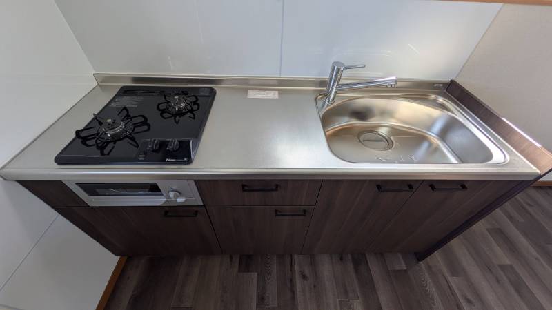 二口ガスコンロ付のシステムキッチン。