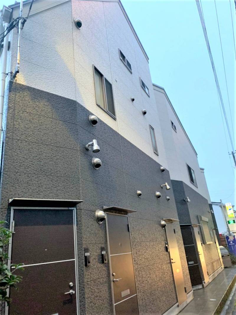 駐輪場あり。レンタル自転車あり。隣はコインパーキング！