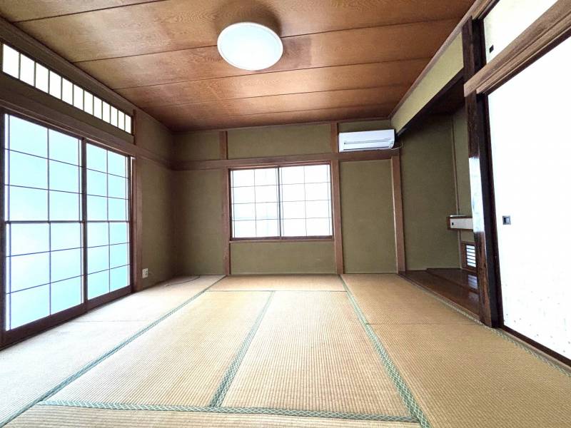 一階の8帖和室