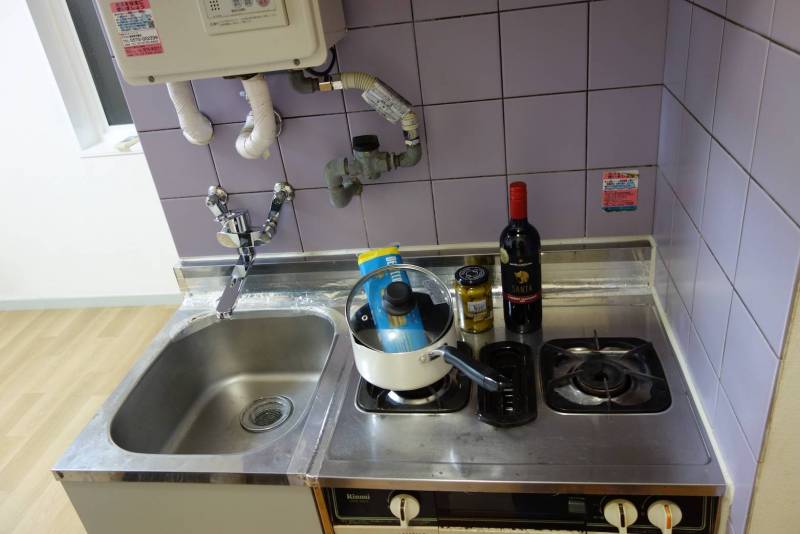 キッチンは都市ガス２口なのでお料理もしっかりできます。