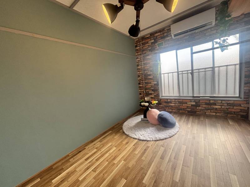 壁紙のレンガとグリーン好評です！休日にカプチーノを^ ^