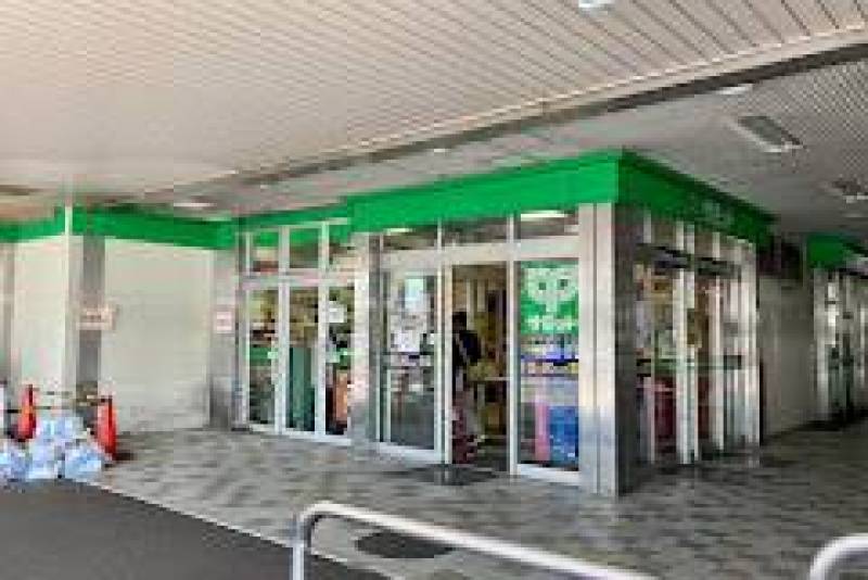 戸田公園駅直結でサミット戸田公園店があります！！