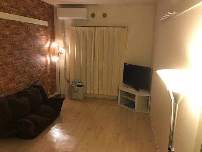 天井照明を消すとちょっとムーディなお部屋になります♪