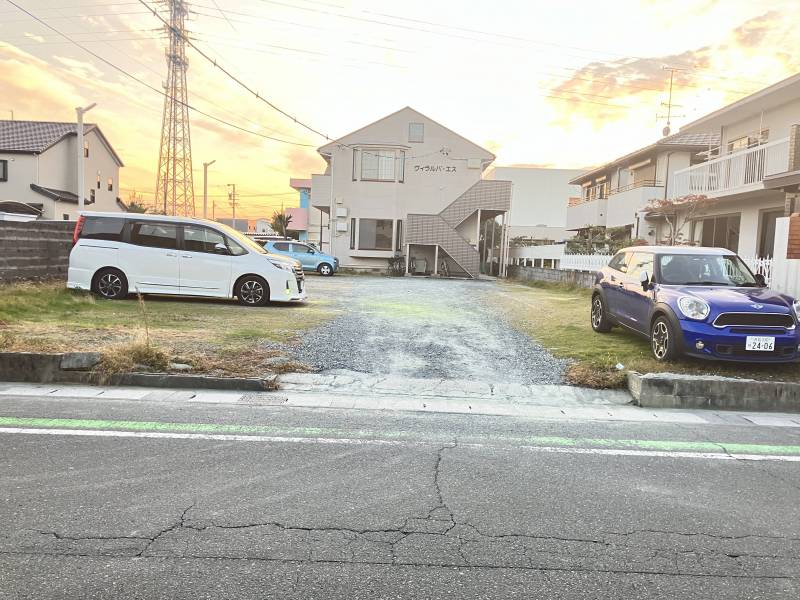 全部屋駐車場あります。