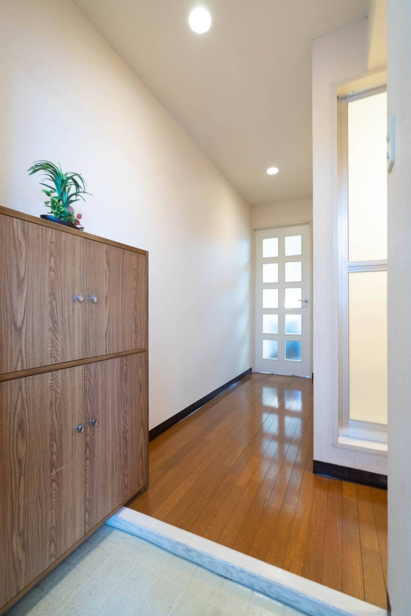 廊下と居室に扉があり来訪者から室内が見えにくです！