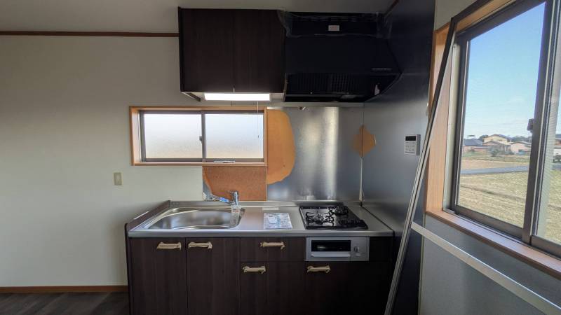 二口ガスコンロ付のシステムキッチン。