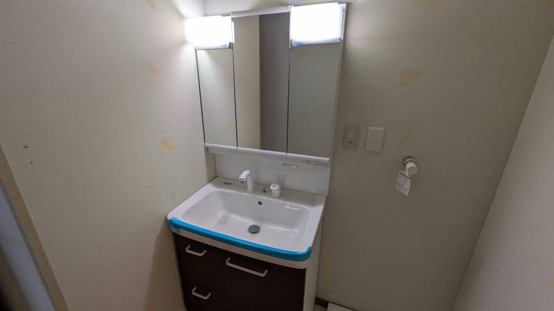 三面鏡洗髪洗面化粧台。