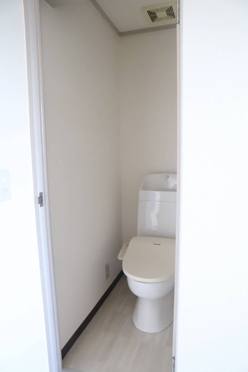 新品トイレ温水洗浄便座付き