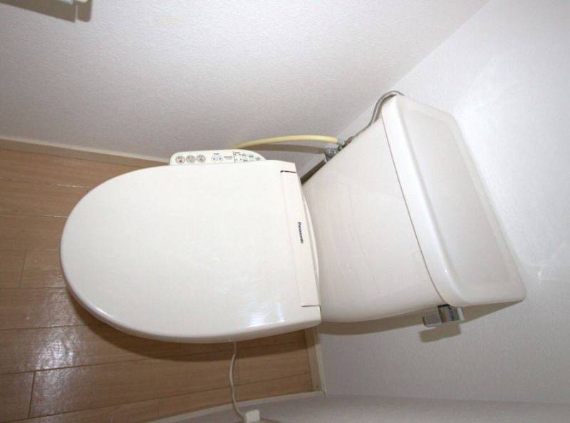 トイレ　温水洗浄便座付き