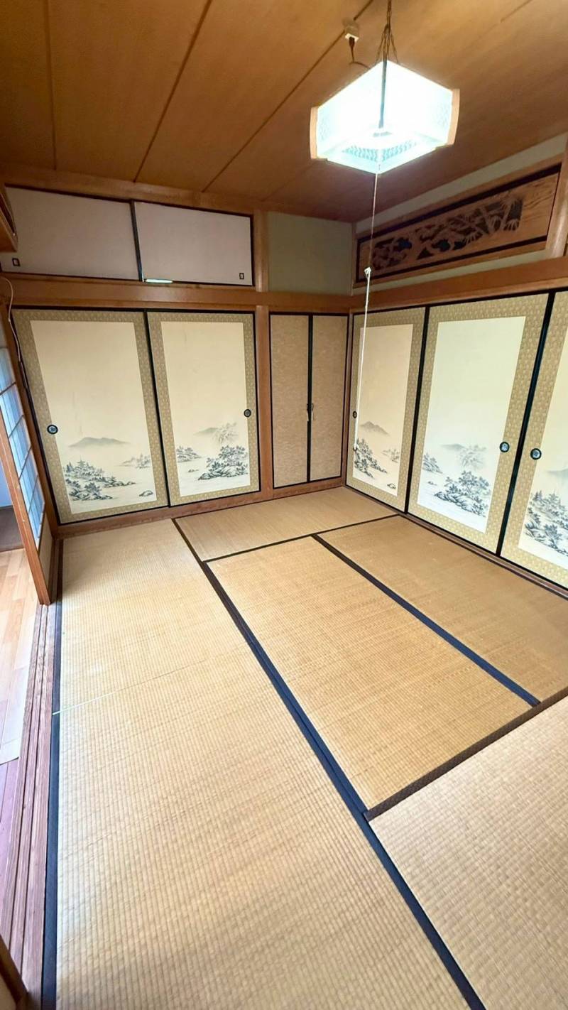 収納もあり日当たりのいいお部屋で！