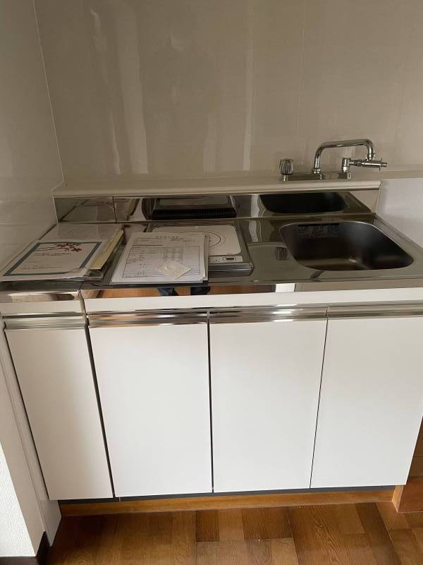 IHコンロのキッチン、右側に洗濯機が置けます