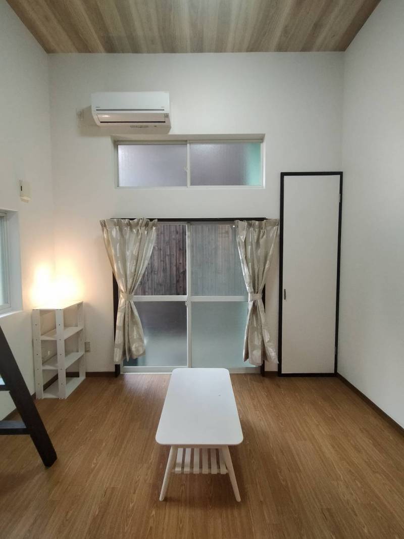 カーテン・家具・証明がお気に召したら差し上げます。