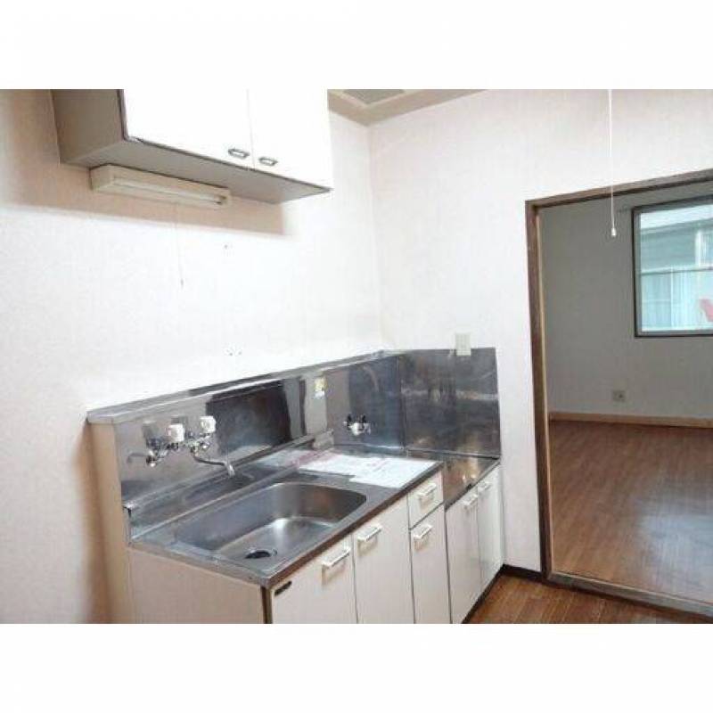 日当たりが良く、開放感のあるお部屋に接した台所です