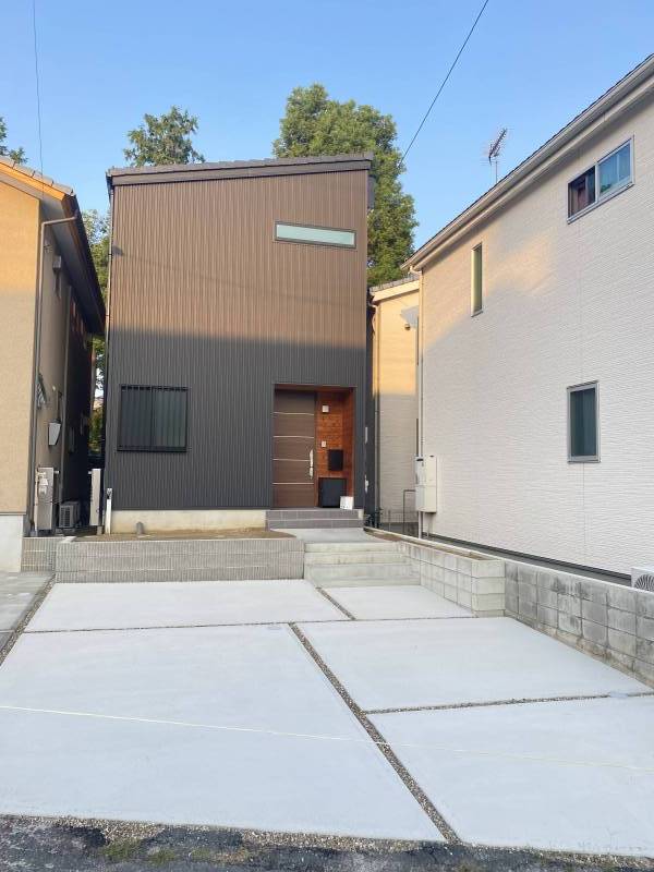 黒ガルバニウム♪シンプルな外観♪