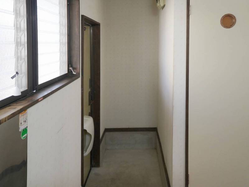 玄関は十分な広さがあり、たくさんの靴が置けます。