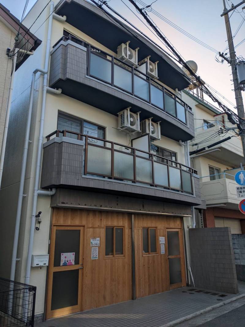 マンション正面
2022年に全塗装を実施しています。