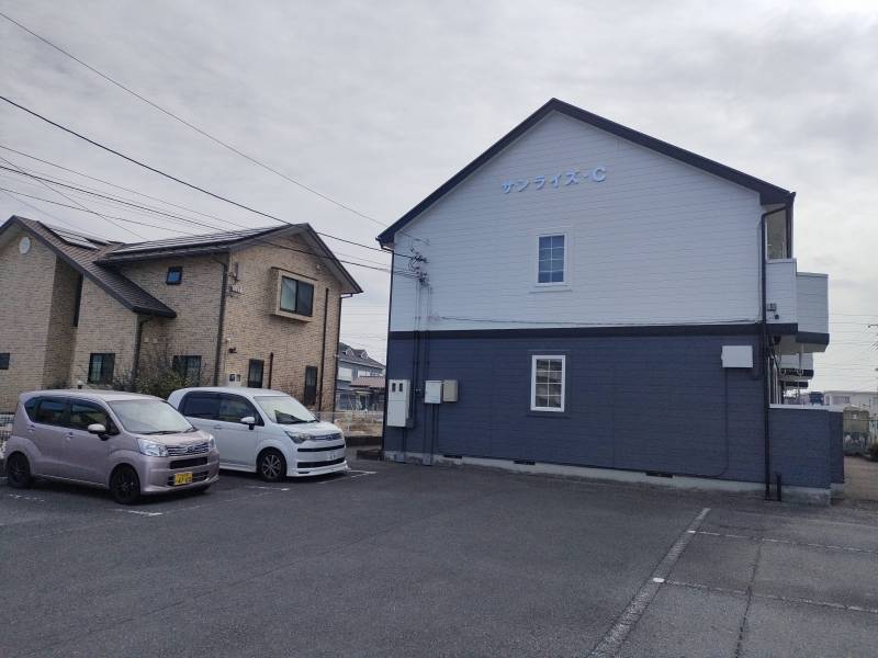 外壁塗装済で綺麗な外観です