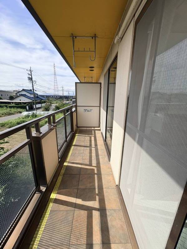 日当たりの良い、広いバルコニー