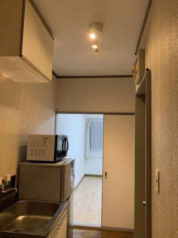 玄関から居室までの間にドアもあります♪