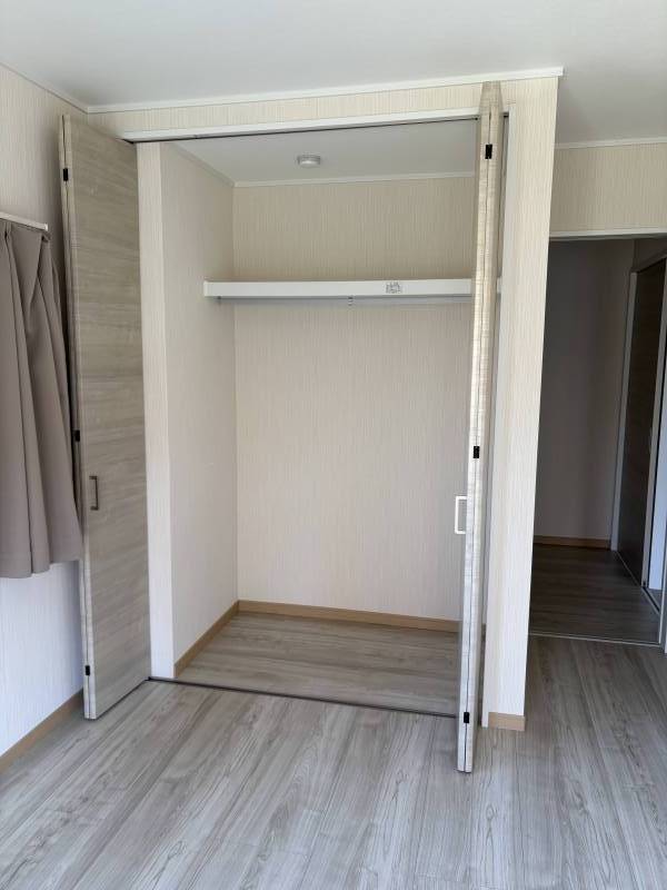 洋室にあるクローゼットです