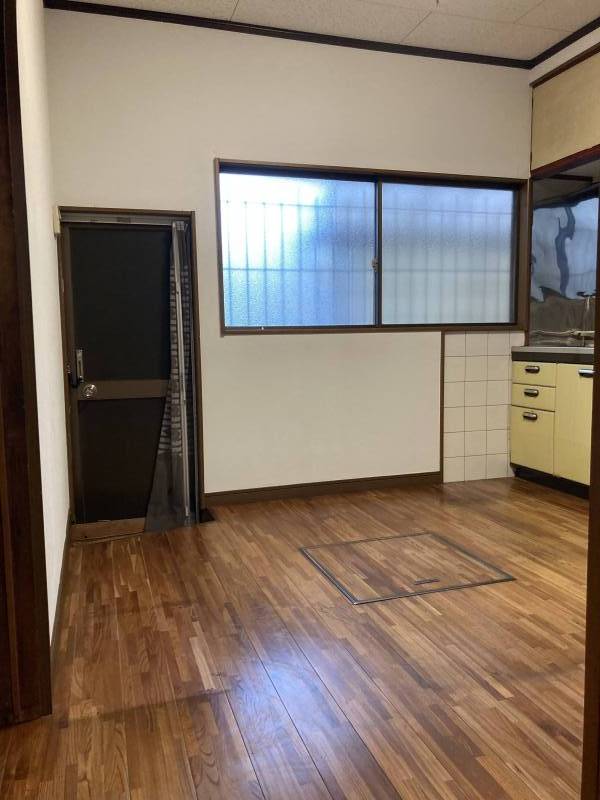 床下収納、勝手口