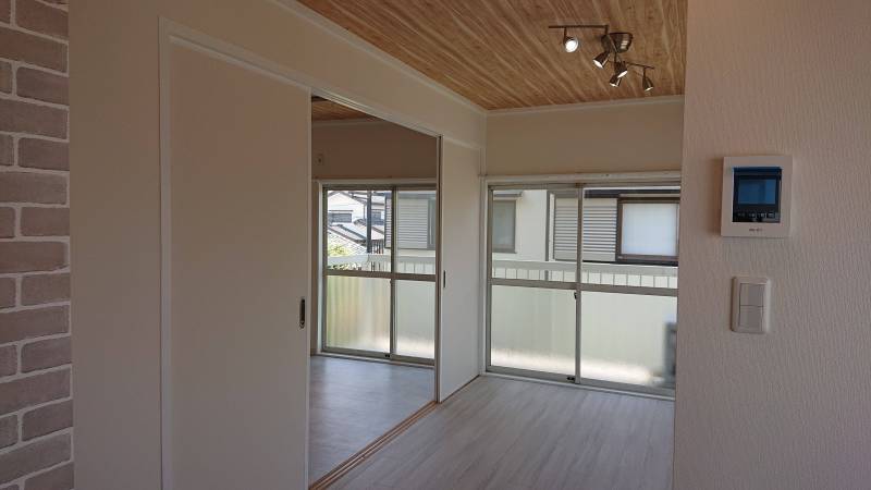 明るいお部屋★モニター付きインターホンです！