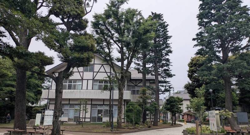 大塚公園と図書館