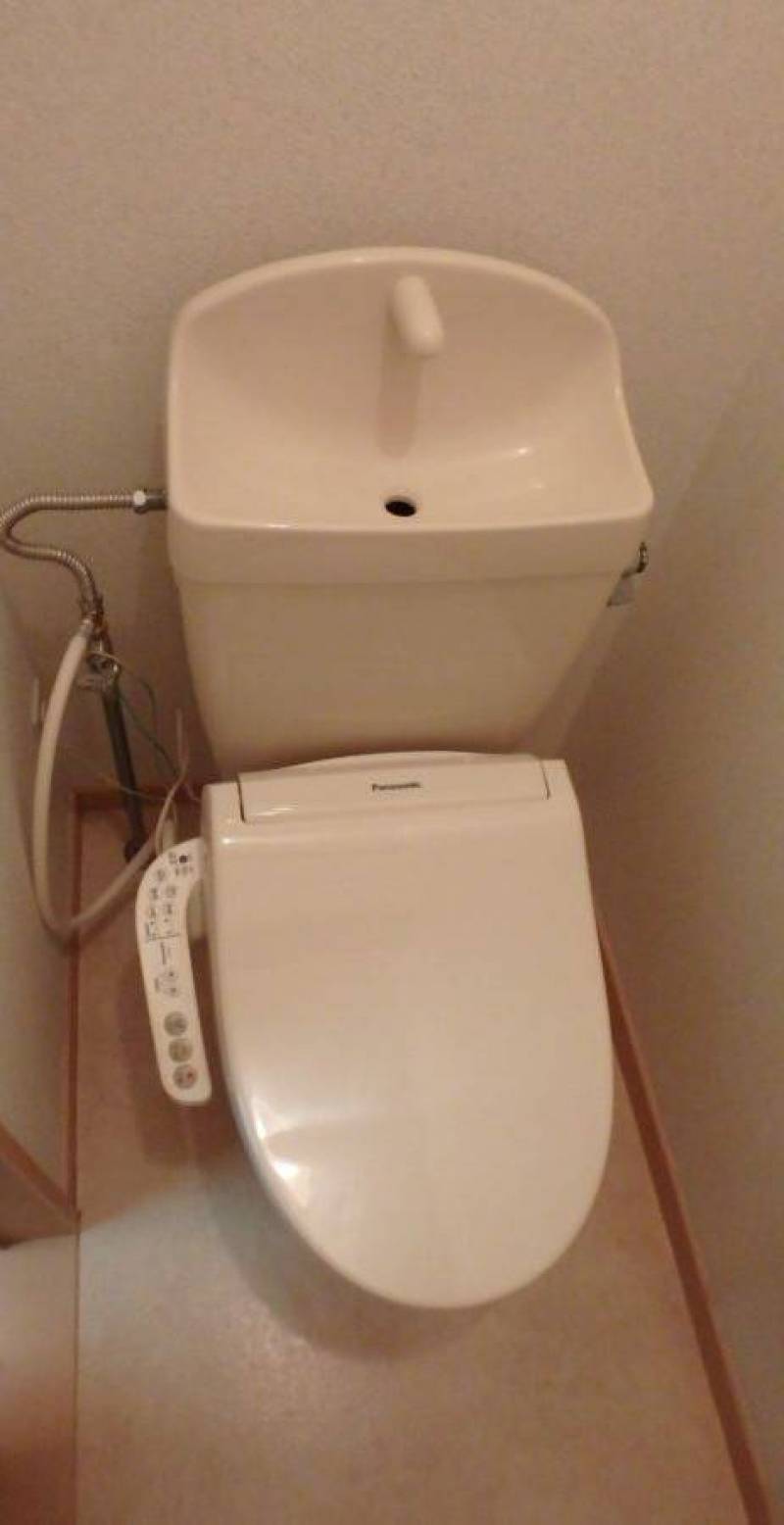 トイレ、温水洗浄装置付き