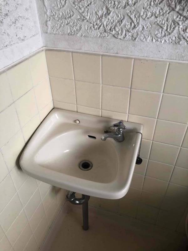 浴室内に手洗い付き。