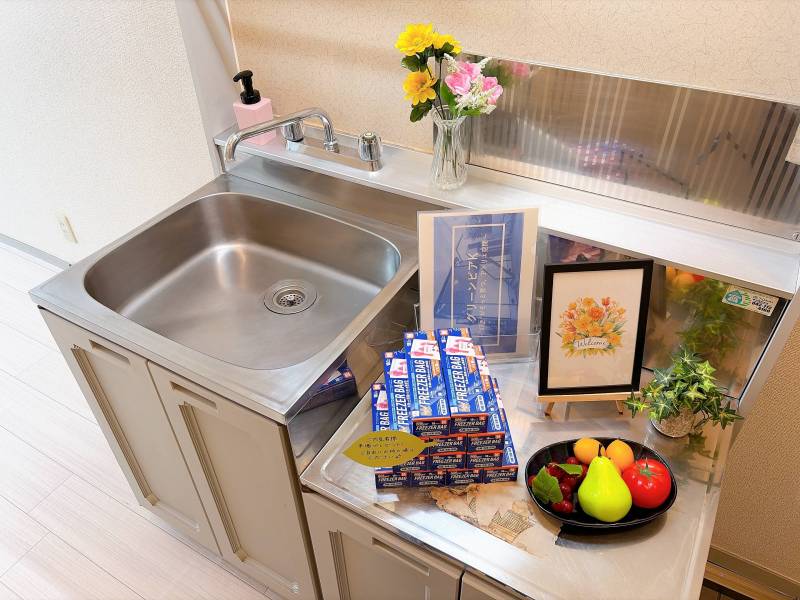 ピカピカです！２口コンロも設置できる広々したキッチンです。