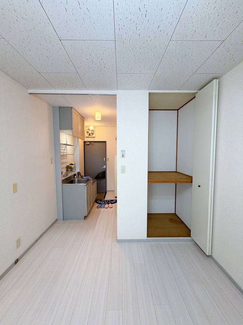 大きな収納棚あり！自分にあったオリジナル収納場所として活用可