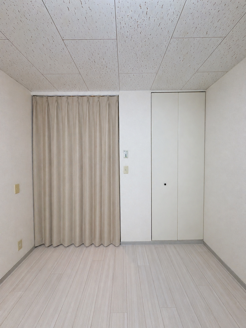 キッチン手前にカーテンレールあり！水回りと分けて1Kに返信☆