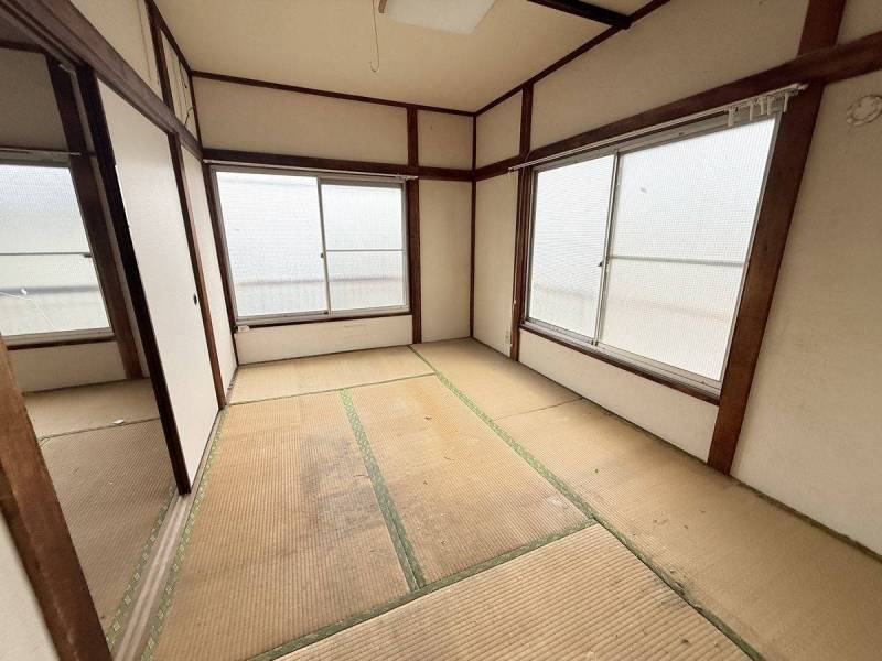 畳は表替え手配中。