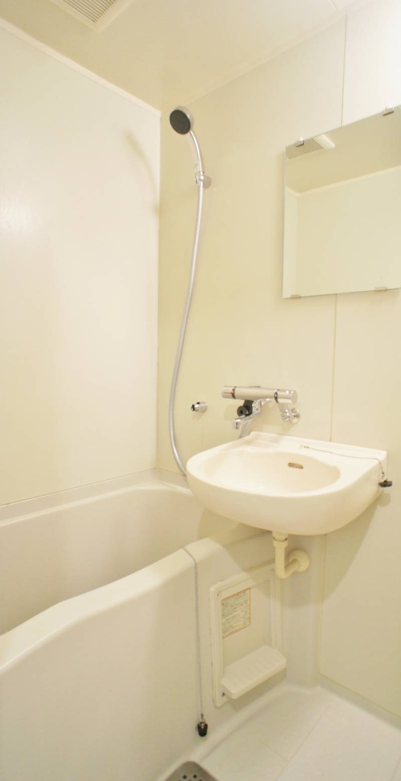 清潔な独立バスユニット