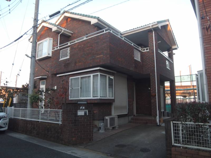 外壁が煉瓦の造りの住宅が45棟あり落ち着いた雰囲気の住宅地。